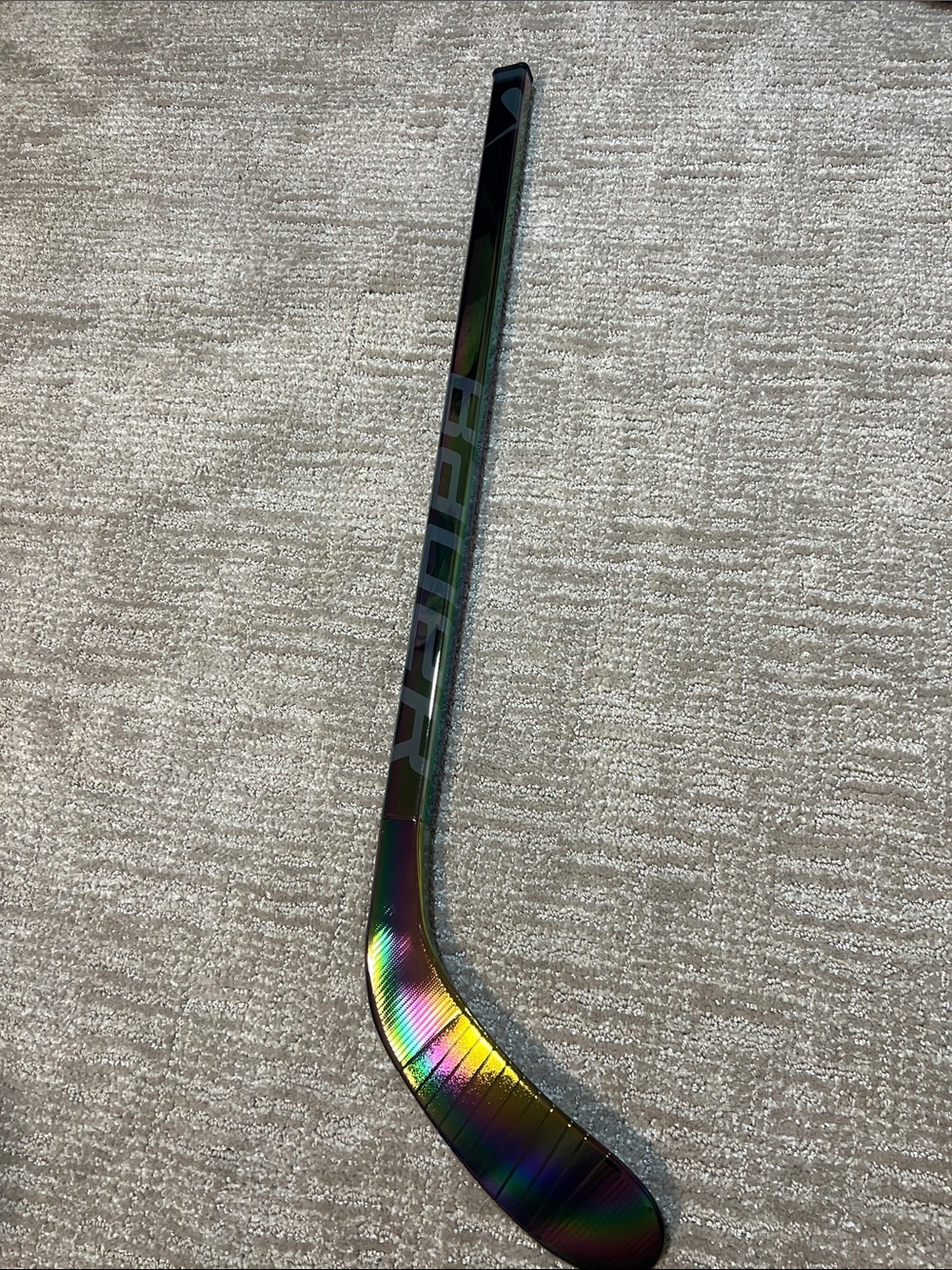 Bauer Mystery Mini Hockey Stick in the rare chameleon chrome - Picture 8 of 8